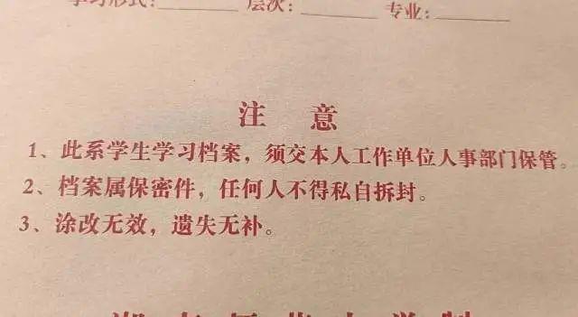 時尚女性手持咖啡，捕捉生活中的精緻瞬間。 - b体育